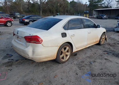 2013 Volkswagen Passat 2.5L Se z USA, uszkodzony, nr VIN 1VWBH7A37DC007452